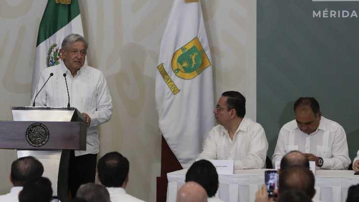 López Obrador firma convenio para federalizar los servicios de salud