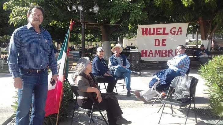 AUDIO | Extrabajadores vuelven a plantarse frente al Palacio de Gobierno