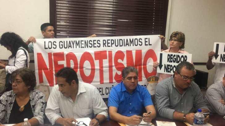 AUDIO | Se manifiestan ciudadanos de Guaymas contra el nepotismo en evento oficial