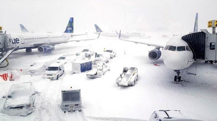 Francia cancela unos 30 vuelos por tormenta de nieve Gabriel
