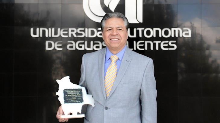 Científico mexicano recibe premio iberoamericano de neurología pediátrica
