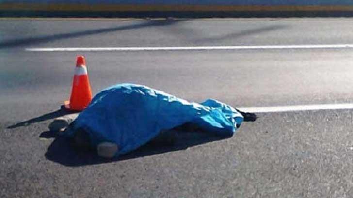Fallece motociclista tras ser atropellado por un estaquita