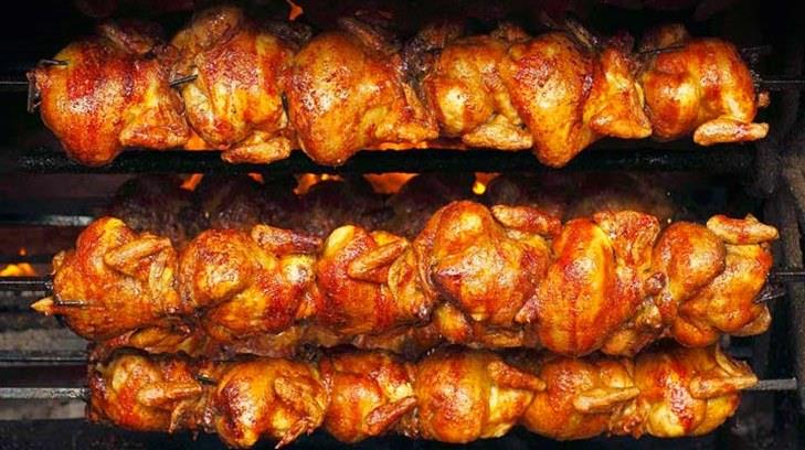 Comen pollo rostizado contaminado con metanfetaminas en un puesto callejero en Chihuahua