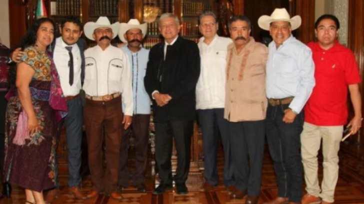 López Obrador recibe a la familia de Emiliano Zapata en Palacio Nacional