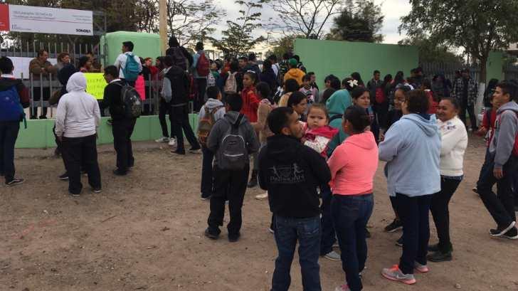 VIDEO | Docentes toman la secundaria de Bacame Nuevo; quieren ocupar las horas interinas