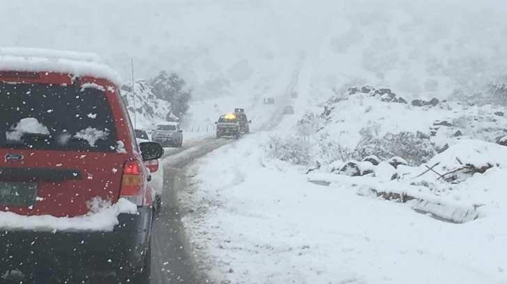 Cierran varios tramos carreteros en Sonora por intensa nevada