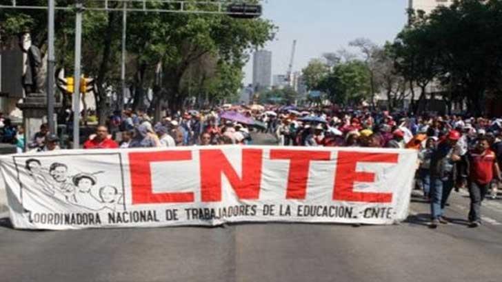 La CNTE demanda aumento salarial, autos y hoteles