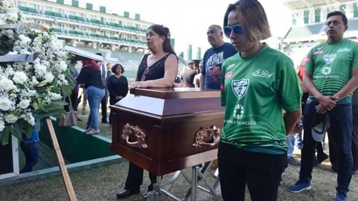 Dan último adiós a Pablo Larios en el estadio del Zacatepec