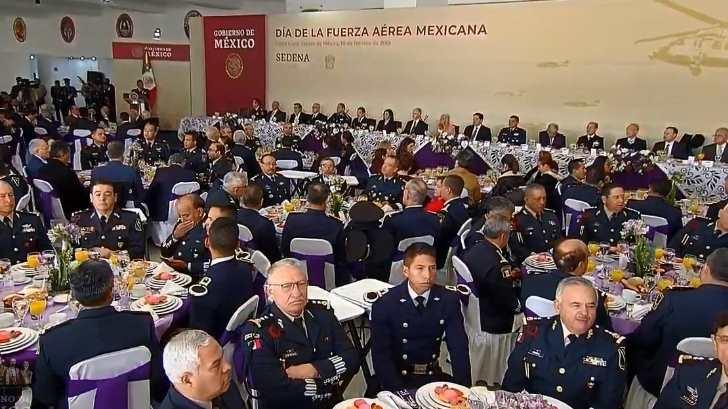 Secretario de Defensa felicita a integrantes de la Fuerza Aérea Mexicana