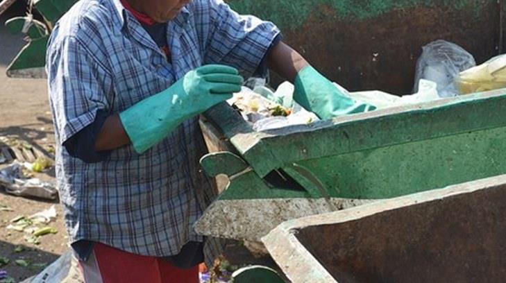 Pepenador de basura se lleva el susto de su vida en calles de Nezahualcóyotl