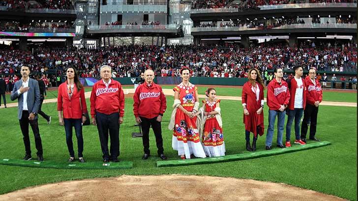 AMLO es abucheado en la inauguración del nuevo estadio de los Diablos Rojos