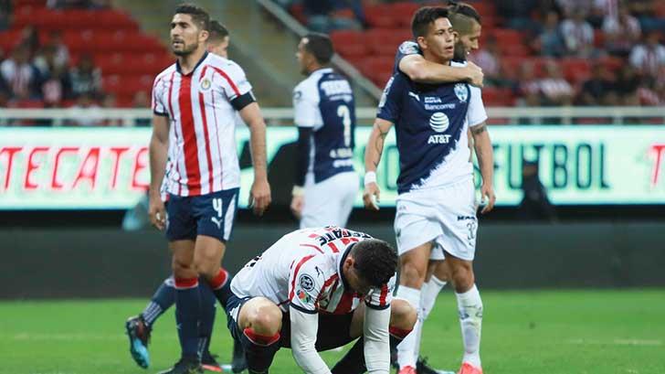 Rayados bajan de la nube a las Chivas con doblete de Pabón