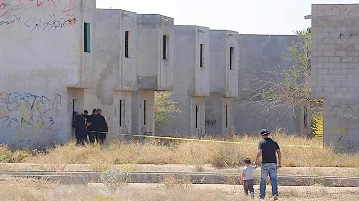 Entró a casa abandonada para hacer del baño y encontró un hombre muerto