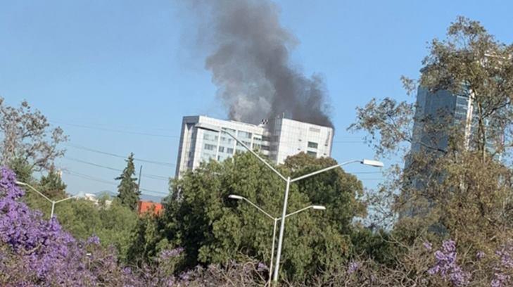 Bomberos controlan incendio en edificio de la Conagua al sur de la CDMX