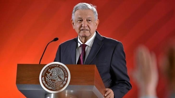 López Obrador confirma que apadrinó a hija de empresario; niega conflicto