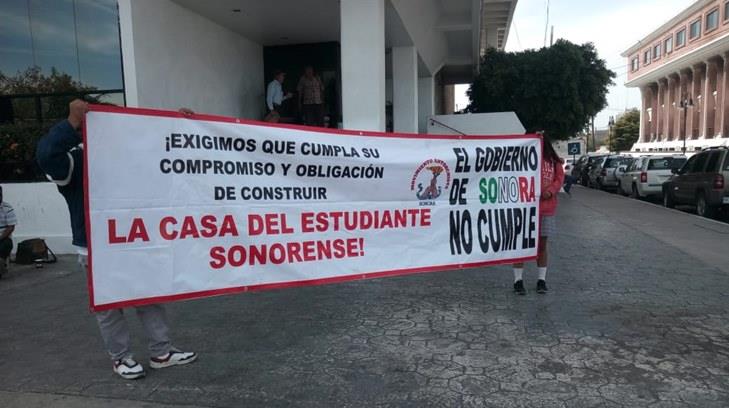 Antorchistas piden regularización de predios, servicios públicos y casa del estudiante sonorense