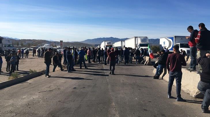 Trabas en los cruces del puerto fronterizo de Nogales desviará a exportadores hacia Tamaulipas