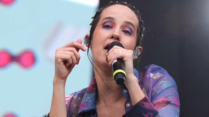 Ximena Sariñana pone a bailar al Vive Latino 2019