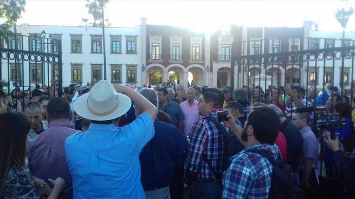 Estudiantes exigen a los sindicatos y Rector, que se arreglen