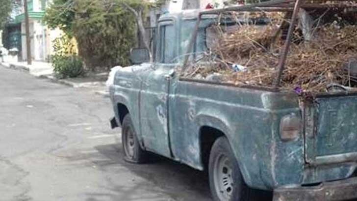 Autos chatarras invaden calles de Hermosillo