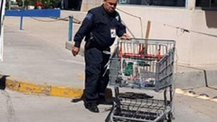 Creyó que nadie se daría cuenta que llevaba todo en un carrito