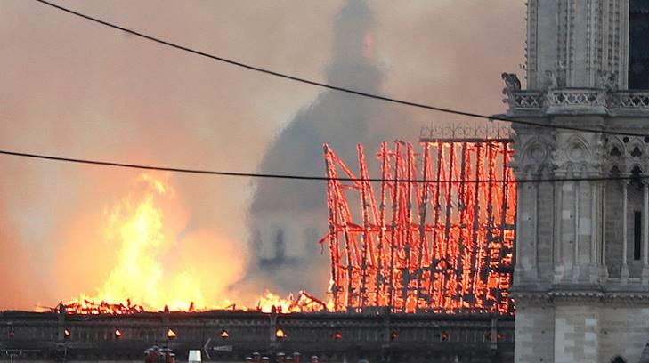 Deportistas reaccionan al incendio en la Catedral de Notre Dame