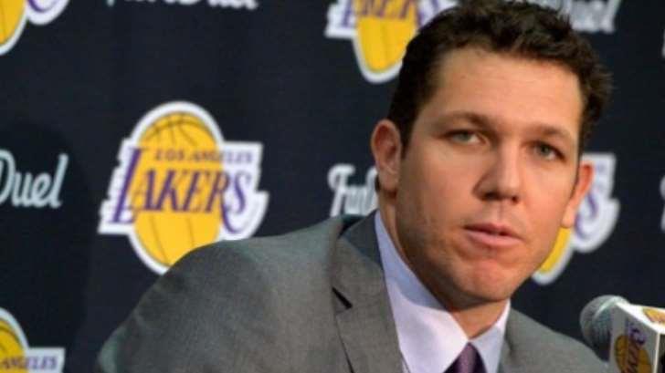 Luke Walton deja de ser coach de los Lakers