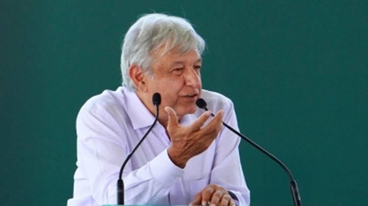 Lopez Obrador rinde homenaje a marinos fallecidos en caída de helicoptero