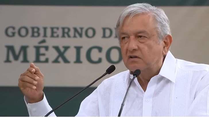 López Obrador guarda minuto de silencio por caída de helicóptero de la Marina