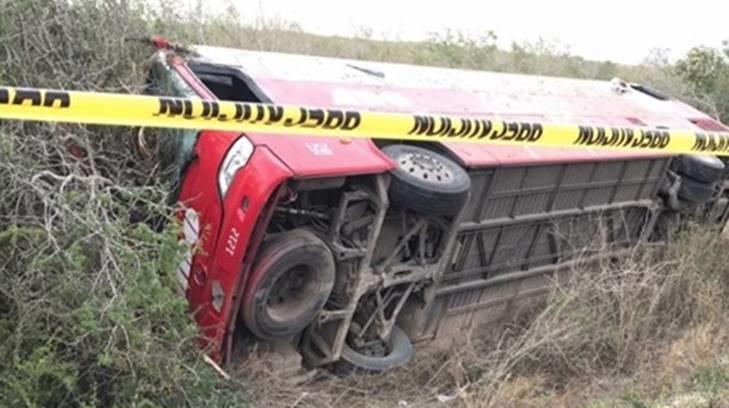 Vuelca camión de pasajeros en Tamaulipas; hay un muerto y 10 heridos