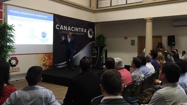 Enoch Castellanos ofrece ponencia en la Expo Canacintra Industrial 2019 en HMO