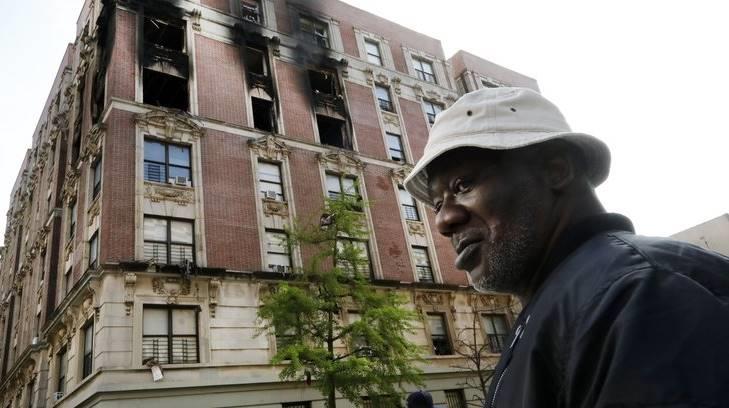 Mueren 4 niños y dos adultos en un incendio en edificio de departamentos de Nueva York