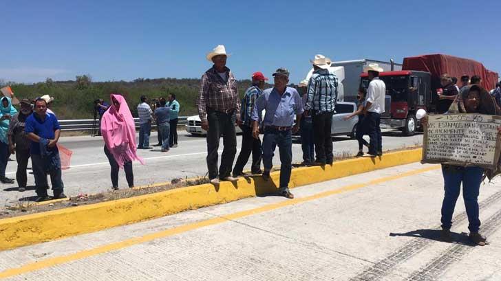 AUDIO | Transportistas yaquis bloquean la carretera federal