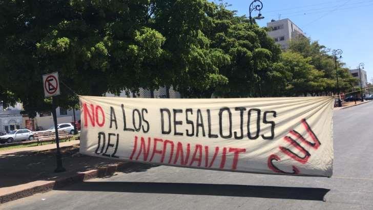 AUDIO | Dialogan autoridades con manifestantes, continúa el plantón en el bulevar Hidalgo