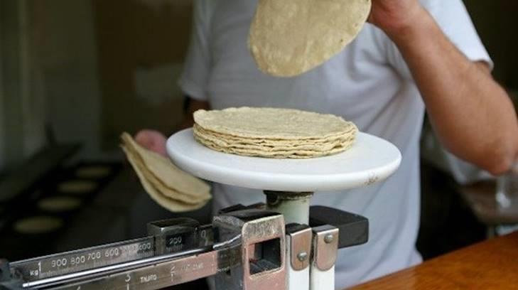 El kilo de tortilla llega a 18 pesos en México