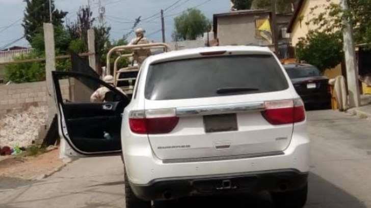 Elementos de la Policía Estatal aseguran una camioneta con armas en Nogales