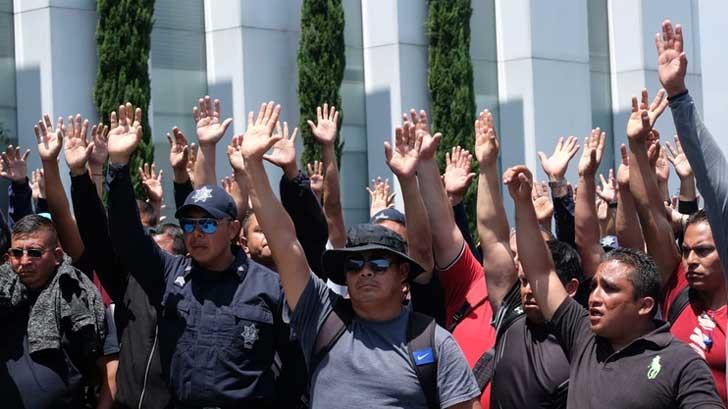 Policías federales exigen indemnización; ofrecen empleo en otras dependencias