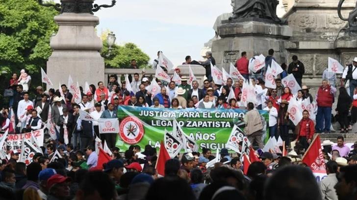 Campesinos instalan plantón indefinido en Senado, Segob y Zócalo