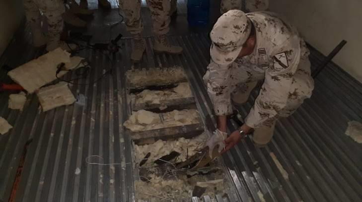 AUDIO | Militares hallan droga oculta en el piso de un vehículo de carga cerca de Nogales
