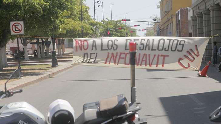 Cierran el bulevar Hidalgo para exigir solución al problema de vivienda