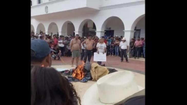 Pobladores de Chiapas retienen y amarran a 3 extranjeros por supuesta extorsión