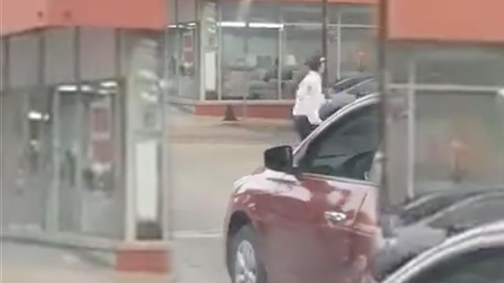 VIDEO | Joven bailarín es captado fingiendo ser un agente de tránsito