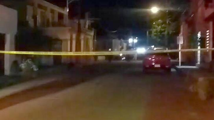 Rafaguean vehículos y una vivienda en el Centro de Guaymas