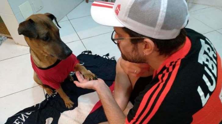 Aficionado del Flamengo rifa boletos para pagar quimioterapias a su perro