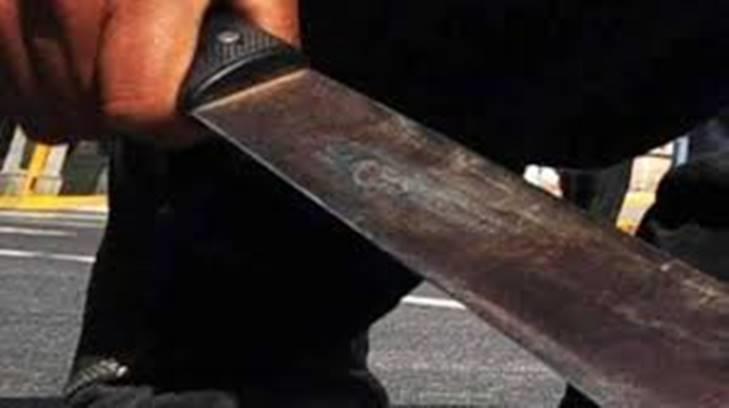 Joven se libra de ataque con machete en Las Minitas
