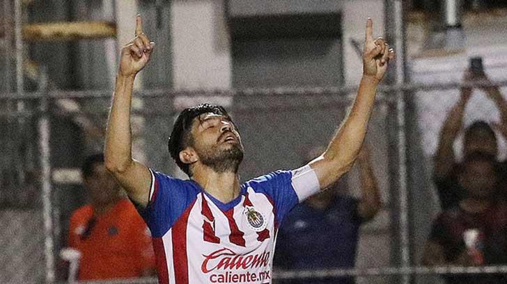 Luis Fernando Tena ya tiene el plan para Oribe Peralta en Chivas