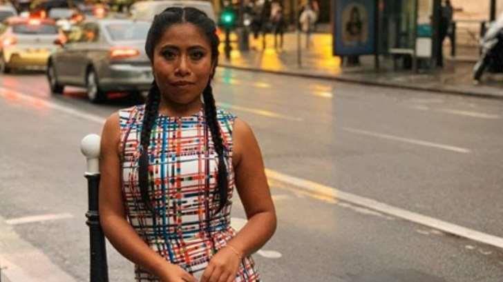 Yalitza Aparicio deslumbra en redes sociales con un vestido hecho de sarapes