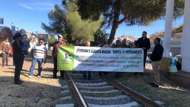 Bloquean las vías del ferrocarril en Nogales