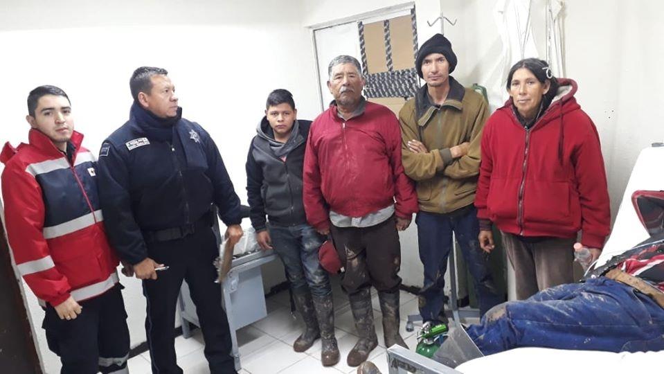 Rescatan a cinco personas en el municipio de Fronteras