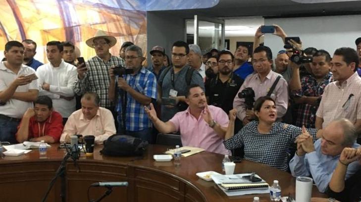 Alcaldesa de Navojoa abandonó reunión donde se exigía destitución de director de Ooampas
